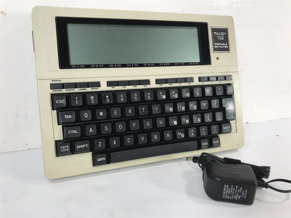 UW SWAP Online Auction - Vintage Portable Computer (REPAIR)(BK)