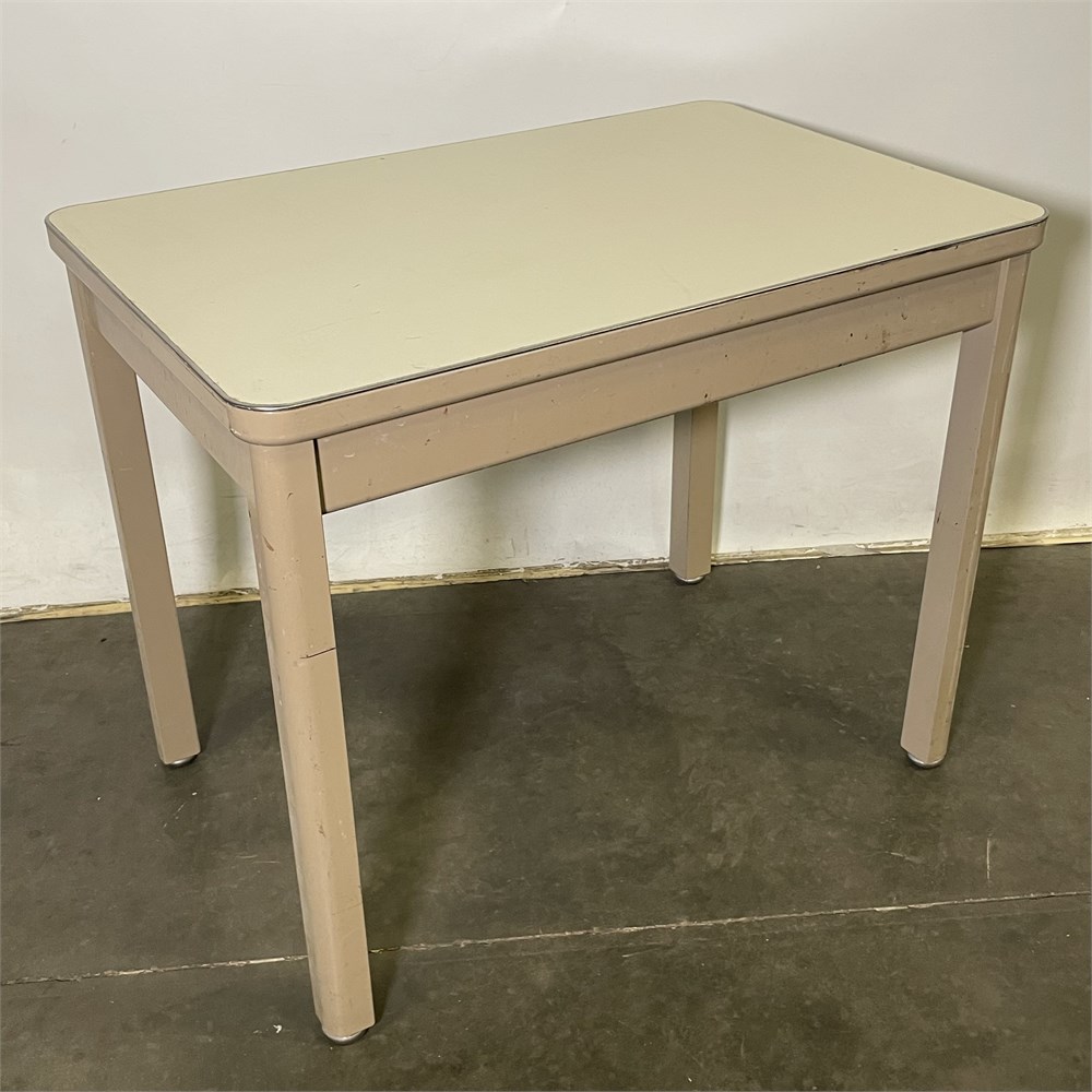UW SWAP Online Auction - Table (W)