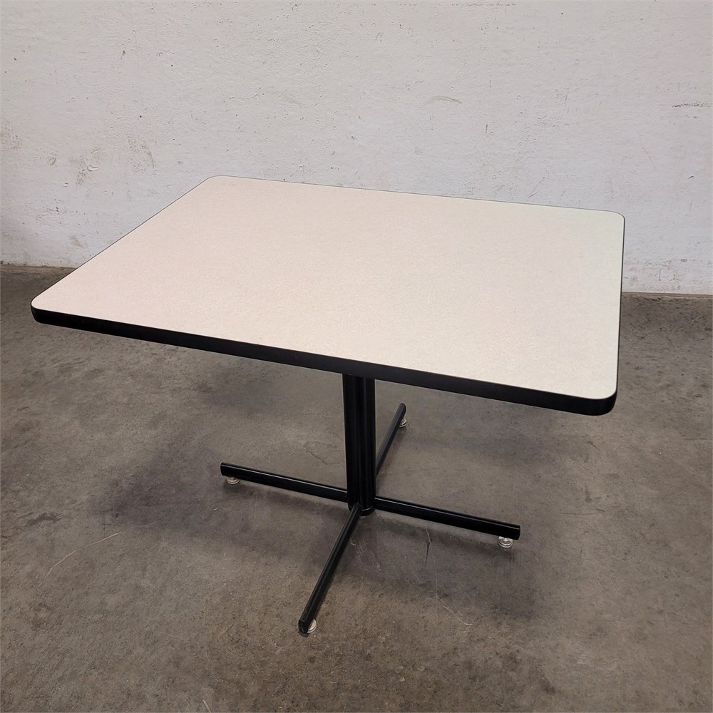 UW SWAP Online Auction - Table (2F)