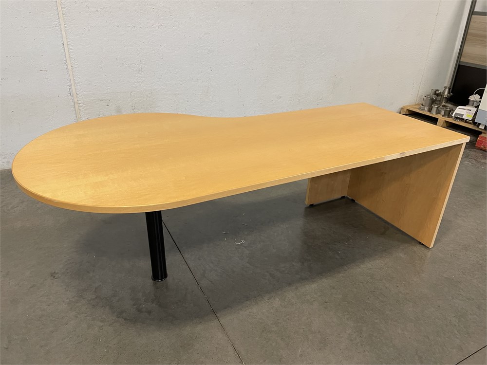 UW SWAP Online Auction - Peninsula Table (6F)