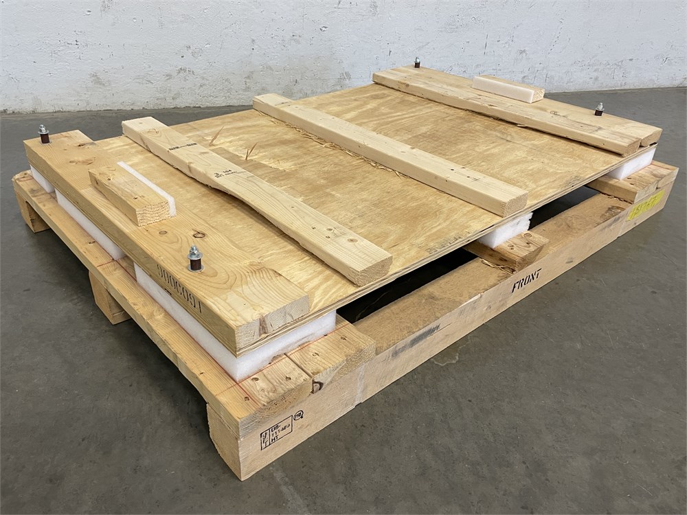 UW SWAP Online Auction - Heavy Duty Pallet (4D3)