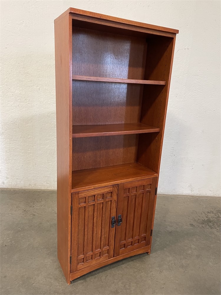 UW SWAP Online Auction - Bookcase (6C)