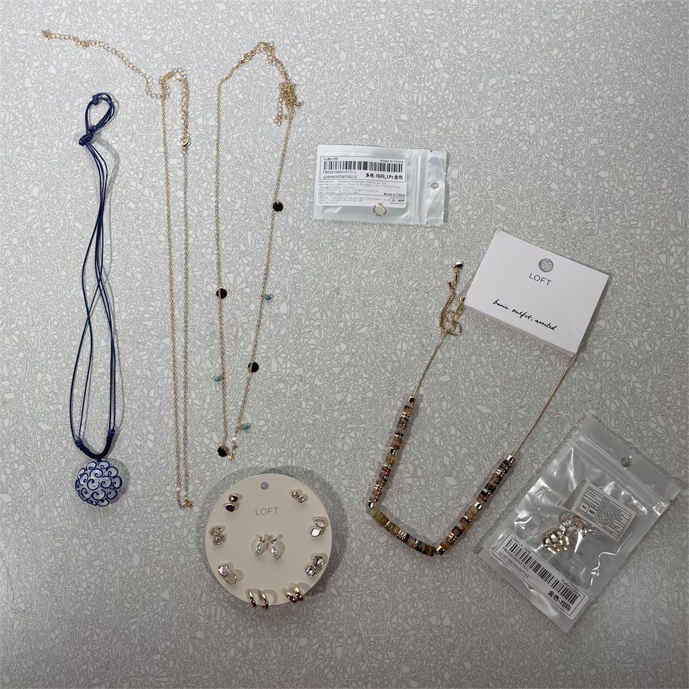 UW SWAP Online Auction Lot of 7 Assorted Jewelry Pieces UW SWAP Online Auction Lot of 7 Assorted Jewelry Pieces