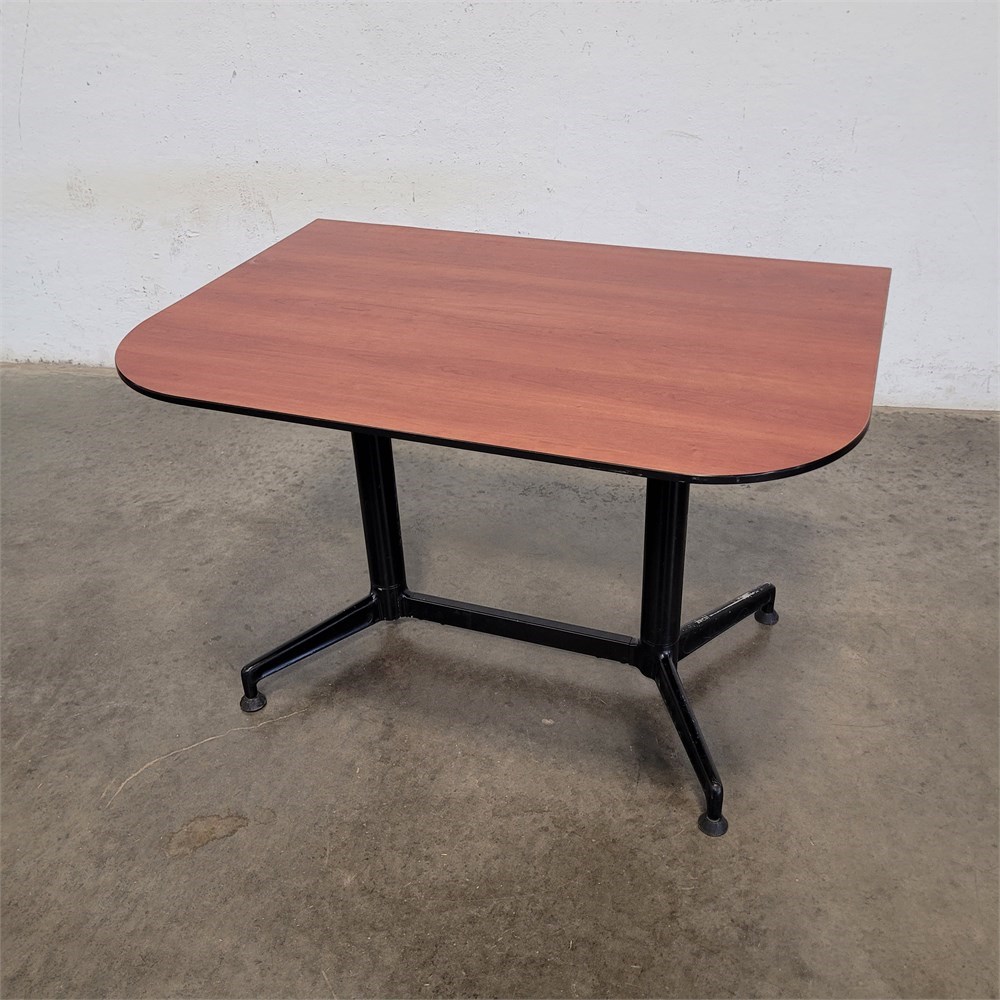 UW SWAP Online Auction - Table (6B)