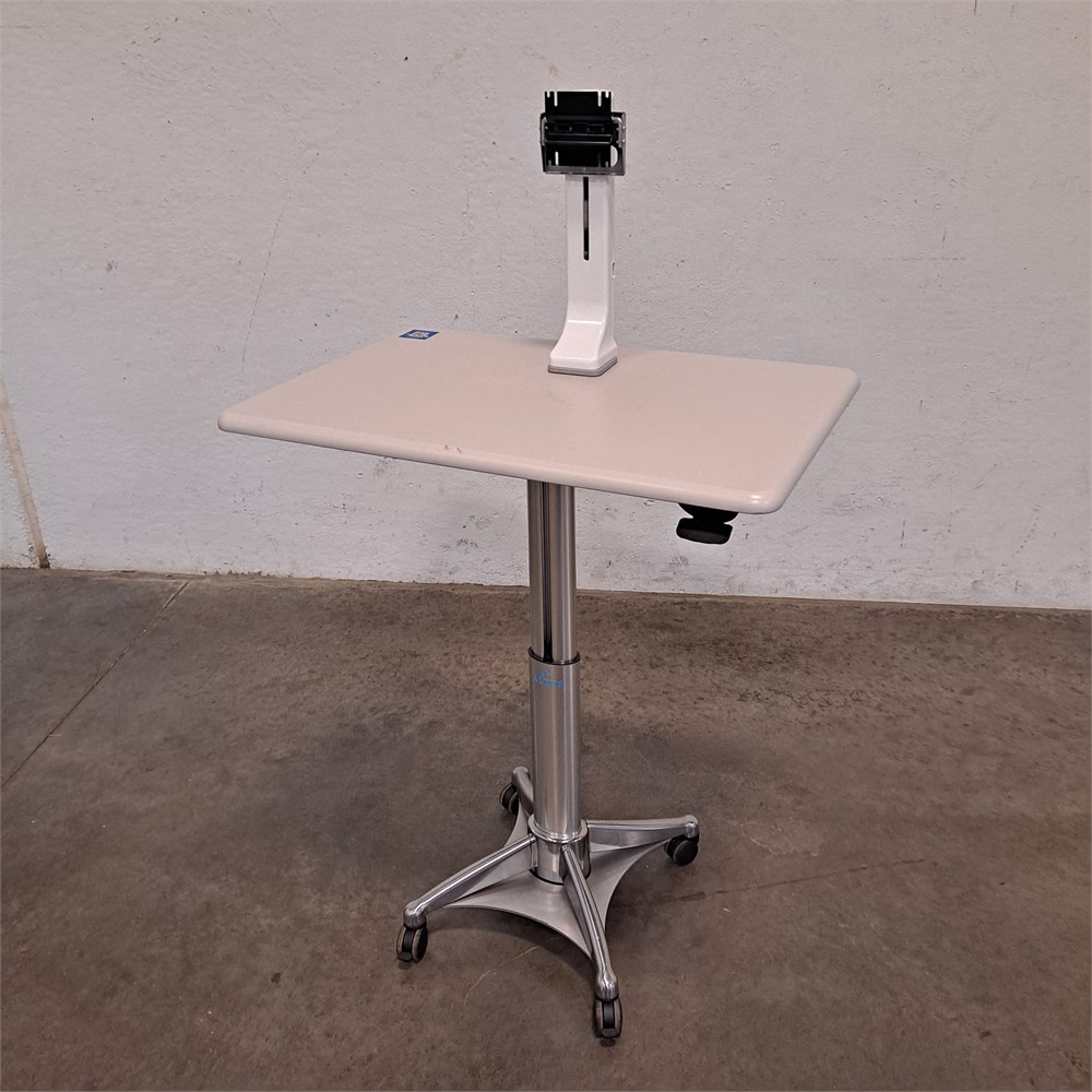 UW SWAP Online Auction - Mobile Computer Table (B5)
