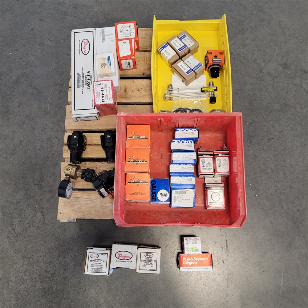 UW SWAP Online Auction - Lot of Assorted Gauges Plugs and Components (7C)