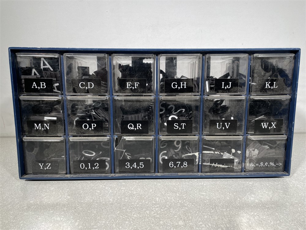 UW SWAP Online Auction - Lot of Magnetic Letters (7B)