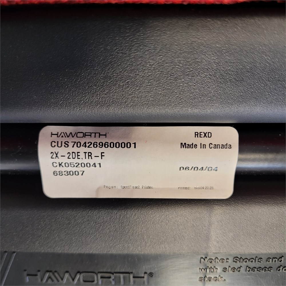 UW SWAP Online Auction - Lot of 8 Chairs (3E)